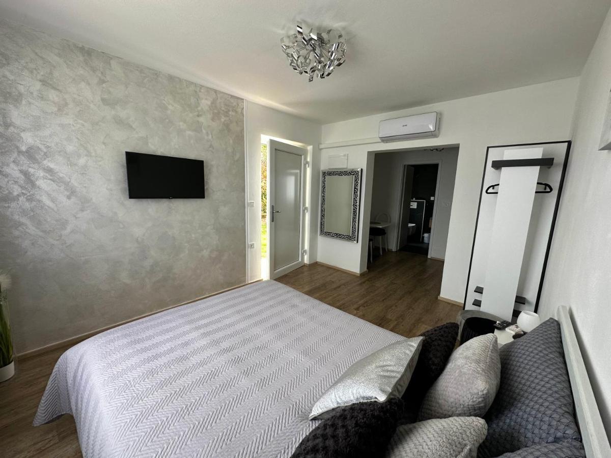 Apartmaji Meli Pu Izola Exterior photo