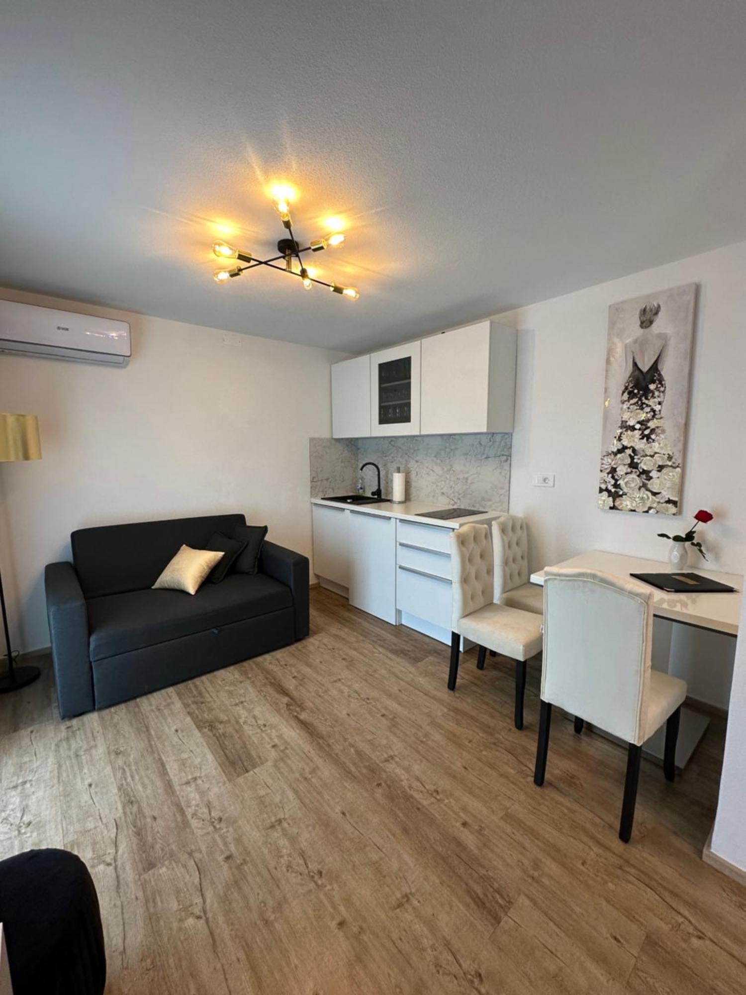 Apartmaji Meli Pu Izola Exterior photo